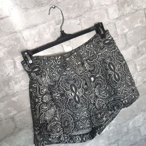EXPRESS | Paisley Print Black & White Woven Shorts